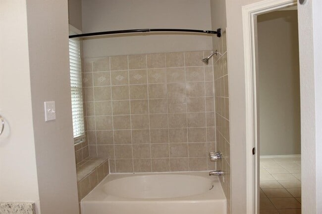 Building Photo - 2208 Quiet Wood Dr