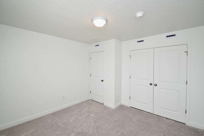 Building Photo - Spacious Saratoga Springs 4 Bed 3.5 Bath Corner Home with Stunning Views