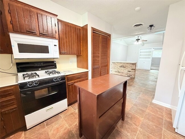 Building Photo - 20729 Canterbury Ln