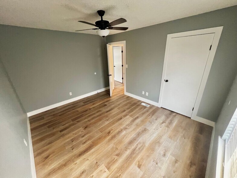 Building Photo - 525 N Betty Jo Dr