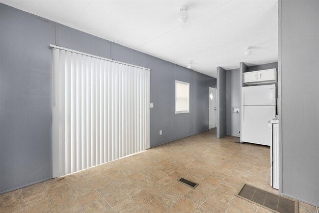 Building Photo - 5015 39th St E