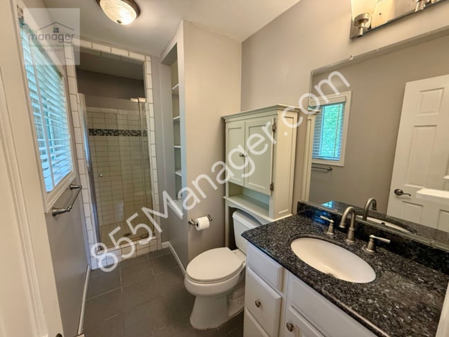 Building Photo - Union Lake Retreat – Updated 4-Bed Colonia...