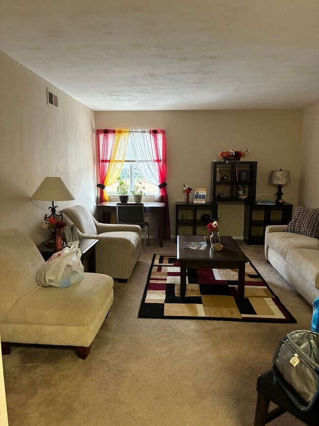 Building Photo - Oakland Square Apartments, Hampton