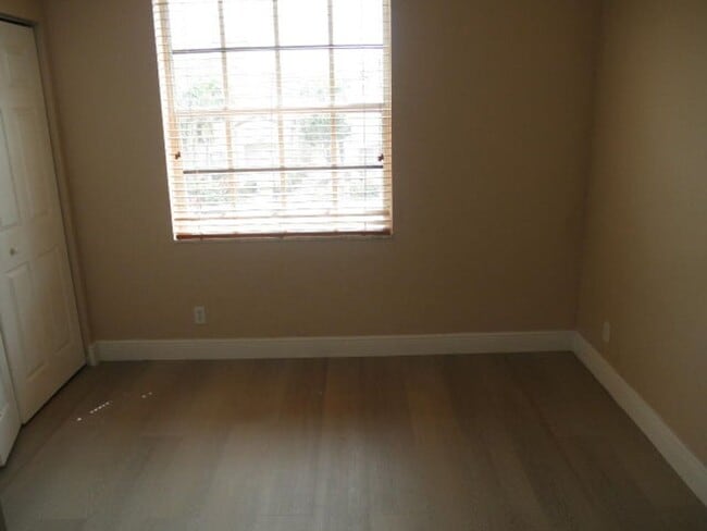 Building Photo - 847 Summit Lake Dr