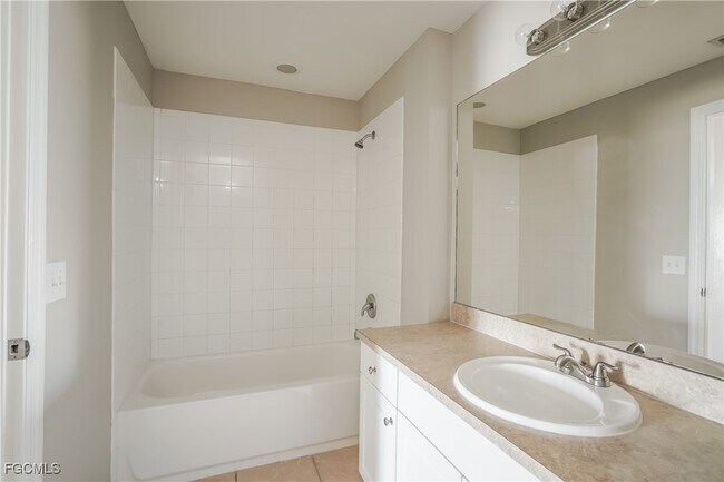 Building Photo - 769 Gaylord Ave S