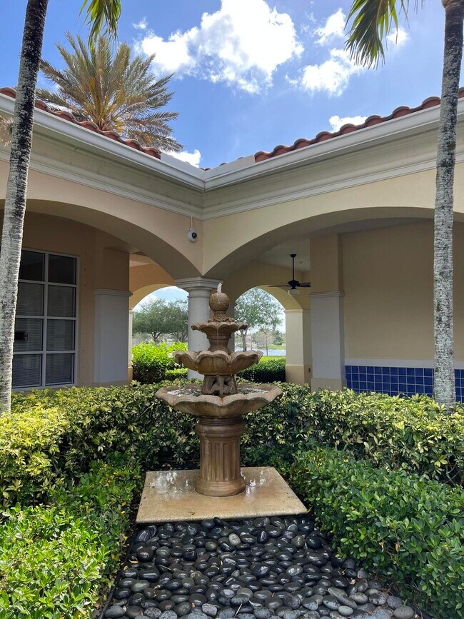 Building Photo - 2824 Rio Claro Dr N