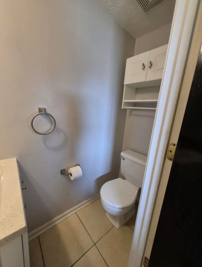 Building Photo - 1400 Hartland Woods Way