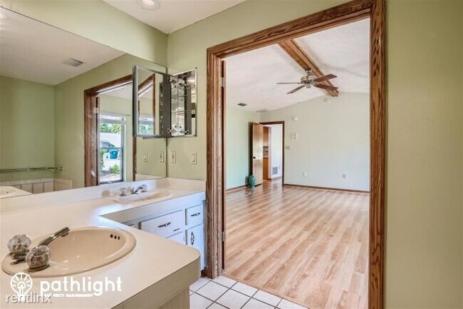 Building Photo - 3 br, 3 bath House - 6046 Patricia Place UNIT