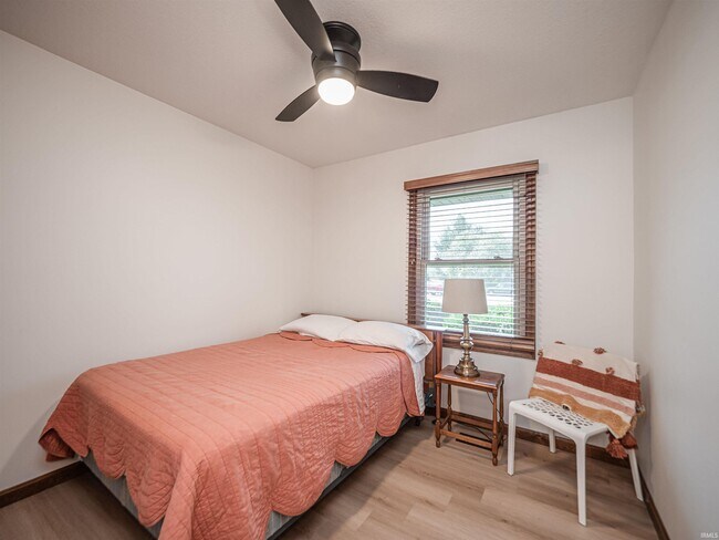 Building Photo - 6166 River Bluff Dr