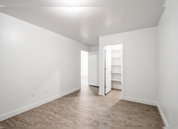 Building Photo - 1055 W Province Way