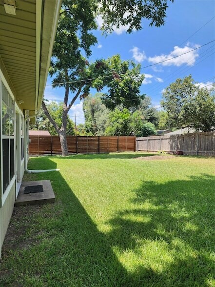 Building Photo - 1804 Kingwood Cove