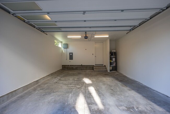 Building Photo - Riverside Townhomes - Waterfront Living in Vancouver