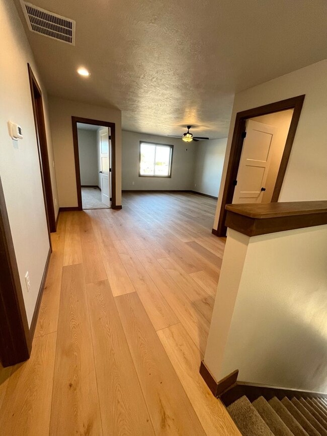 Building Photo - Newly Built 4 Bed/2.5 Bath Townhome in Aspen Ridge!