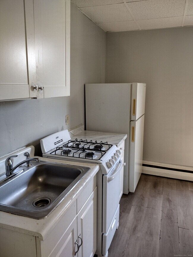 Building Photo - 807 E Main St