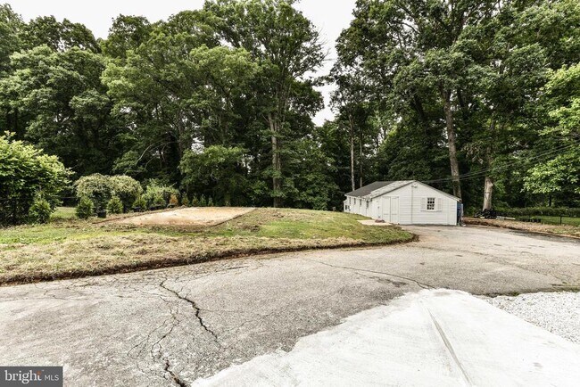 Building Photo - 3529 Woodburn Rd