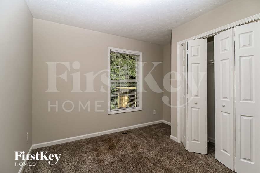 Building Photo - 8215 Collier St SW