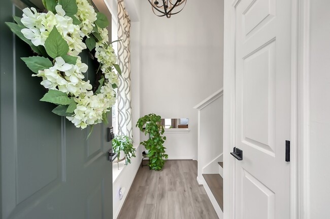 Building Photo - 246 N Walden Elms Cir