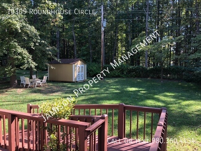 Building Photo - 10309 Roundhouse Cir