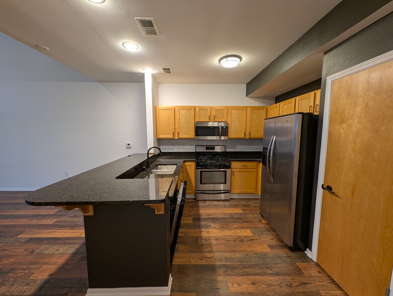 Building Photo - 2121 S Kinnickinnic Ave