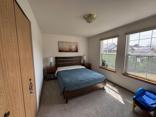 Building Photo - 3 bed/2 bath with BONUS room