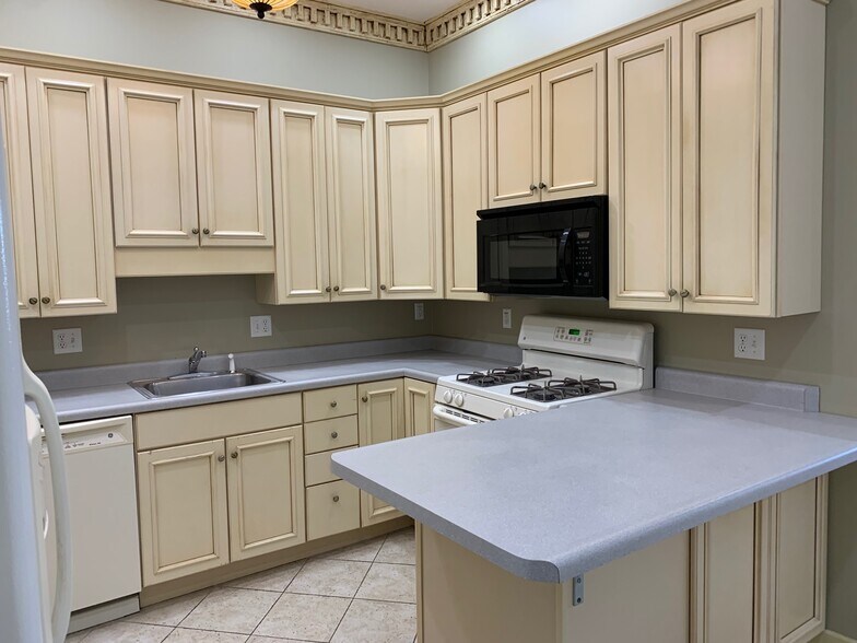 Building Photo - 515 N Main St