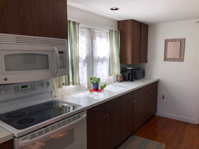 Building Photo - 43 Hillcroft Rd