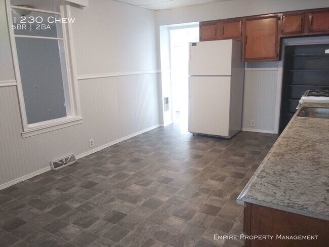 Building Photo - 5 Bedroom 1.5 Bath House in Allentown