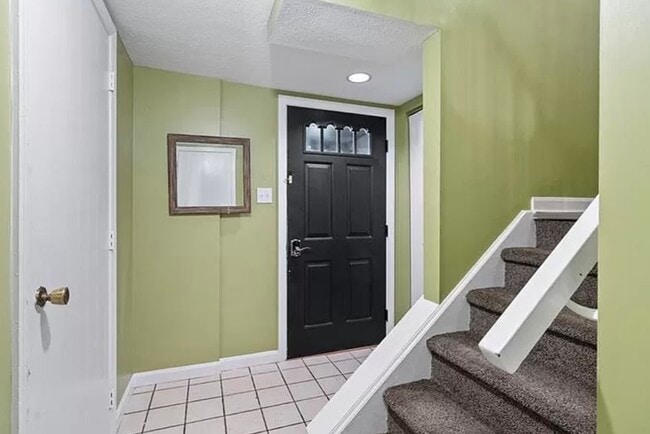Building Photo - 2716 Bingham Dr