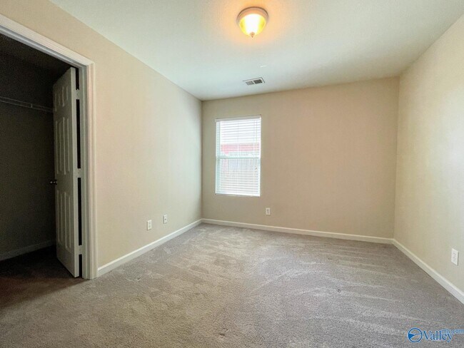 Building Photo - 3412 Castlecreek Dr SW