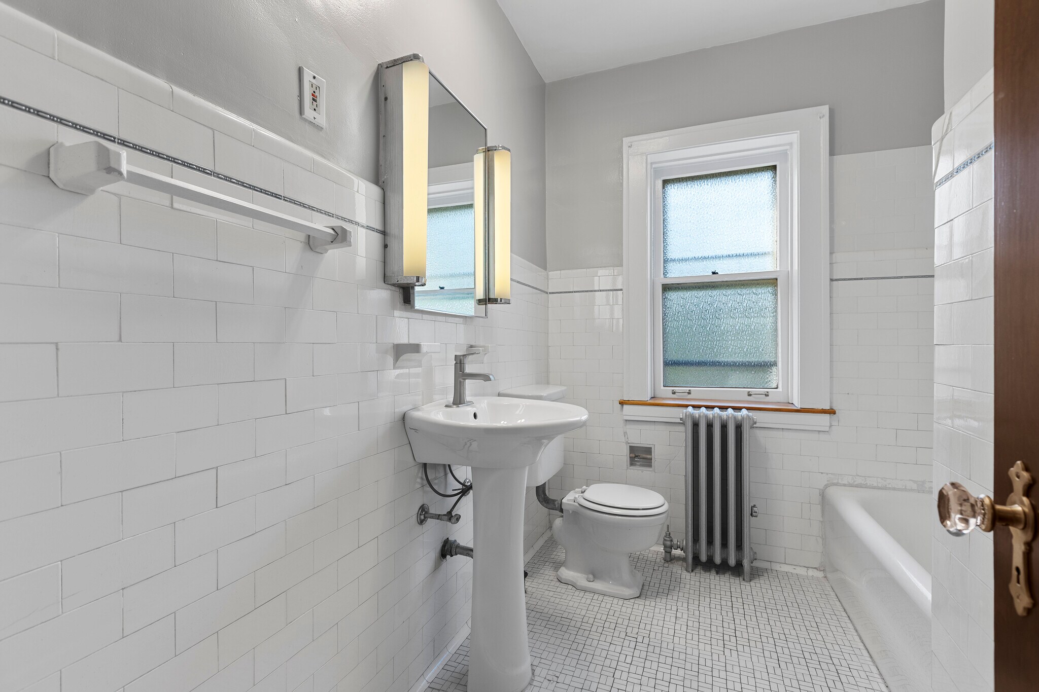 Building Photo - 816 Mulford St