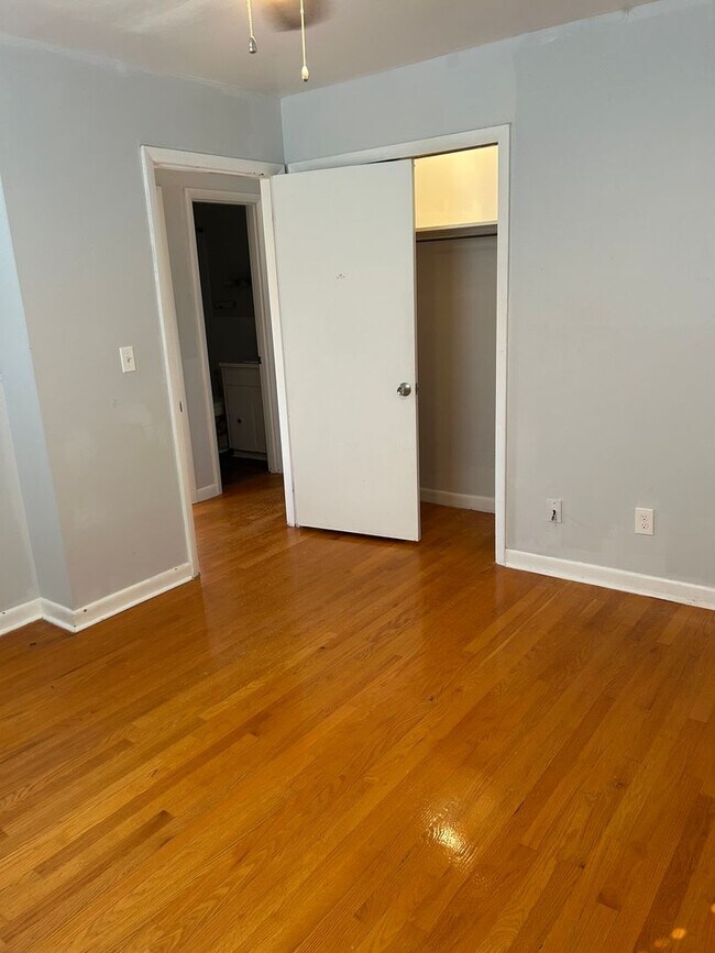 Building Photo - Beautiful 3 bed 3 bath home with finished ...