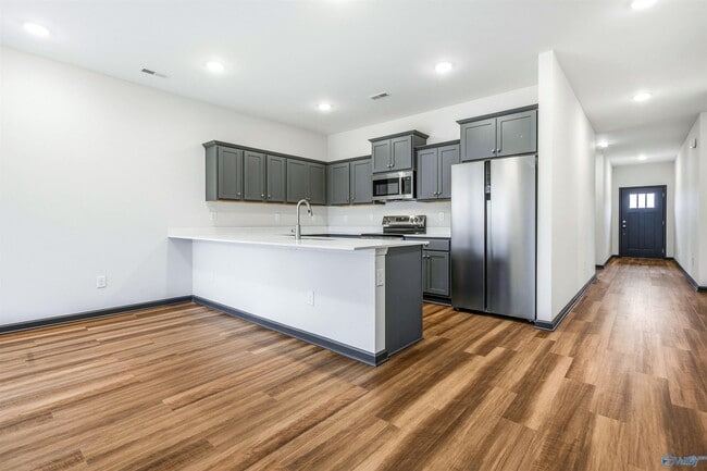 Building Photo - 292 Tercel Dr