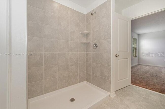 Building Photo - 748 Reggie Rd