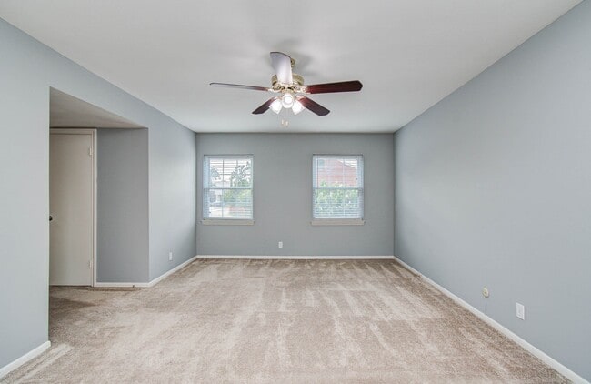 Building Photo - 402 Bendwood Dr