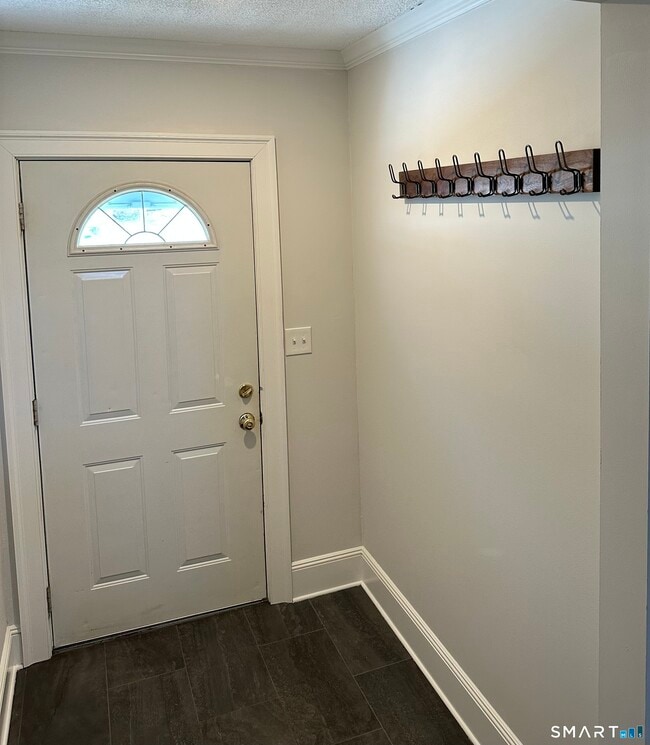 Building Photo - 124 Pemberwick Rd