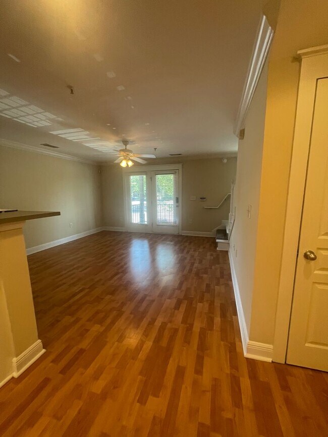 Building Photo - 17-1728 J&amp;S