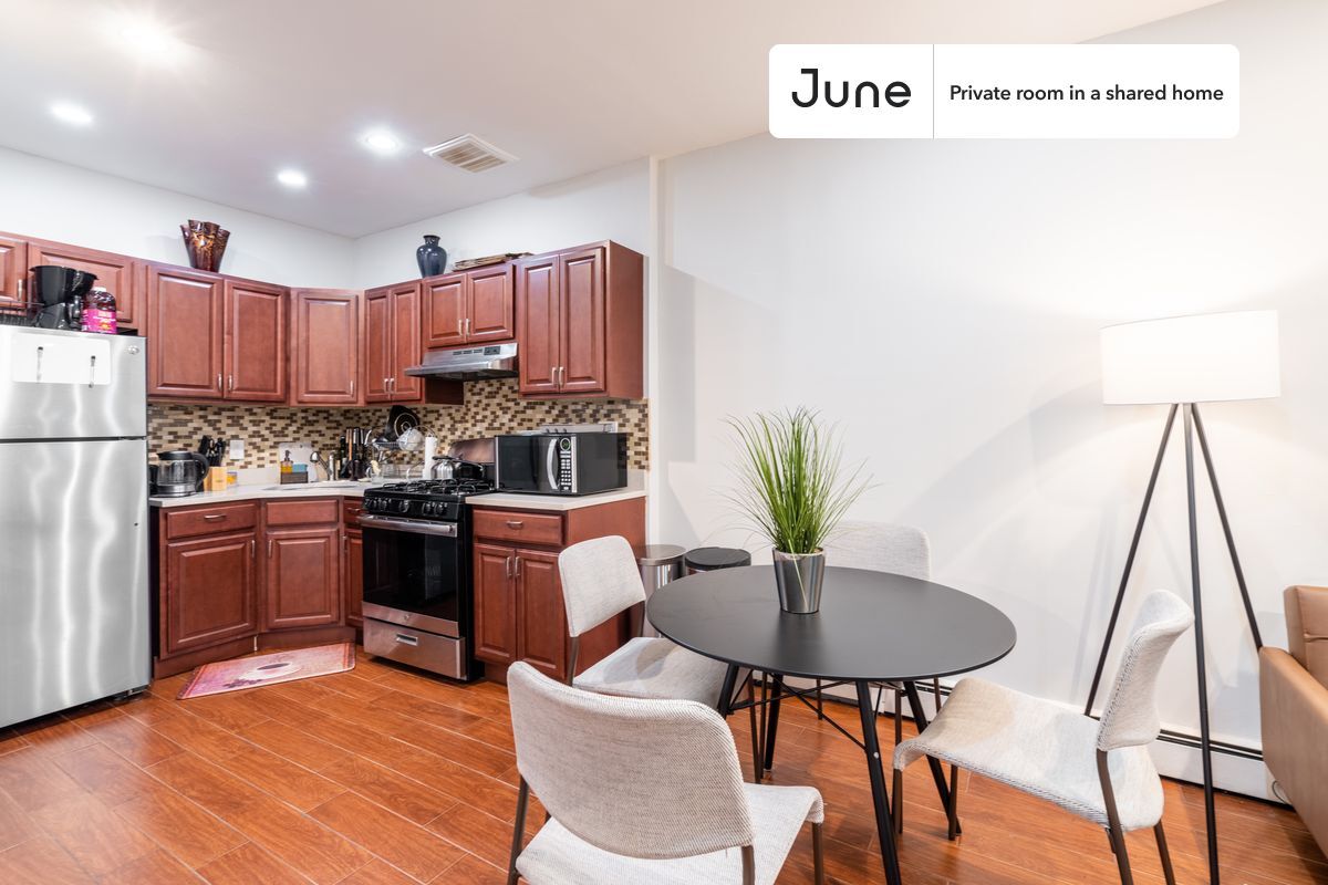 Building Photo - Room in Shared 3 bed/1 bath home