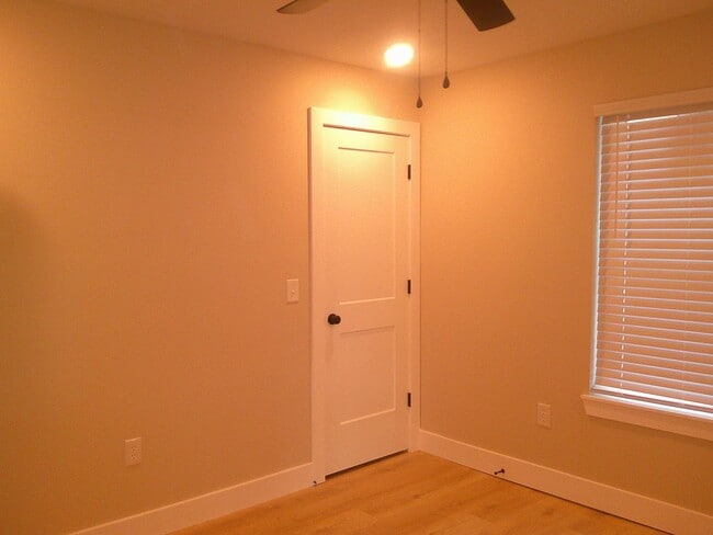 Building Photo - Fully Remodeled 2 Bed 1 Bath House