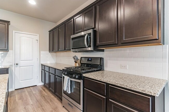 Building Photo - 2001 Fairhaven Gtwy