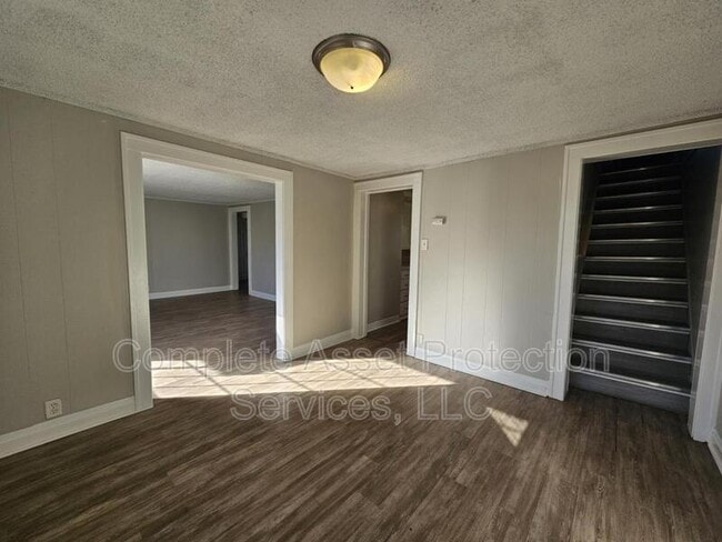 Building Photo - 1424 Parkview Ave