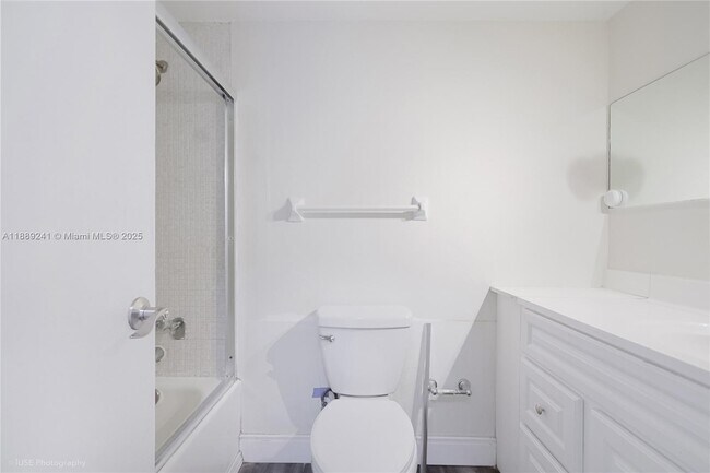 Building Photo - 1000 West Ave