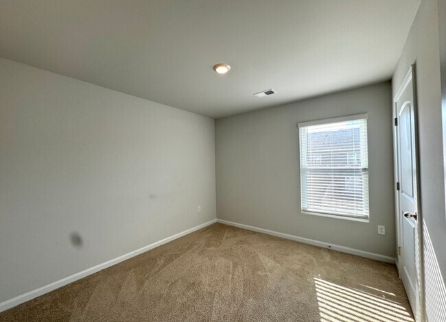 Building Photo - 4355 Newland St