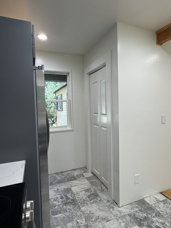 Building Photo - 10546 Silver Way