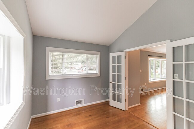 Building Photo - 4232 Linden St