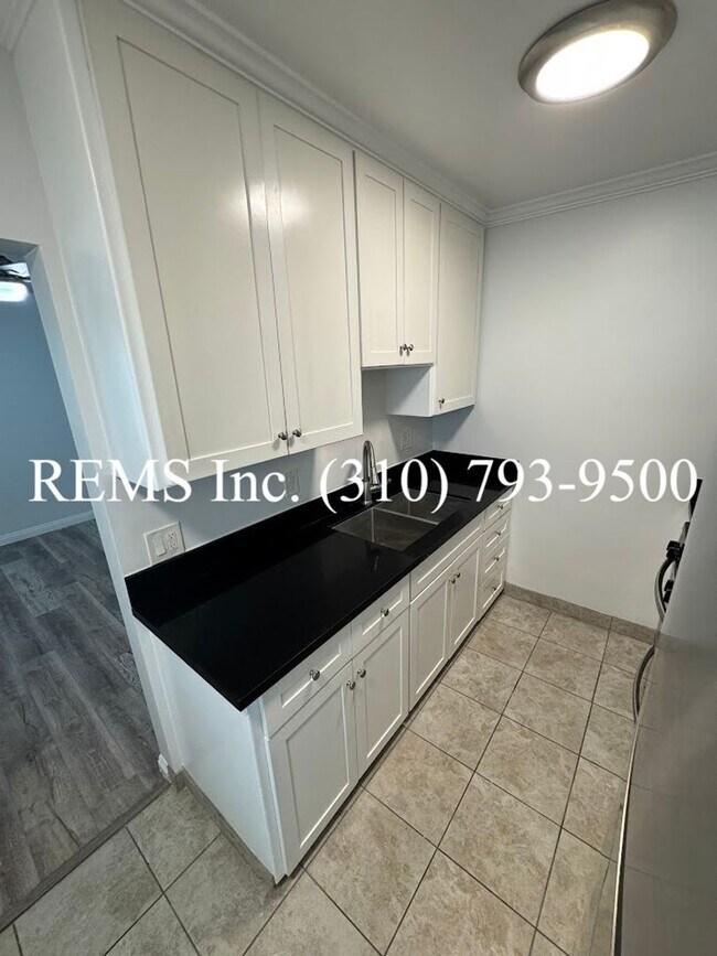 Building Photo - Remodeled 1 Bedroom Apartment in Hermosa B...