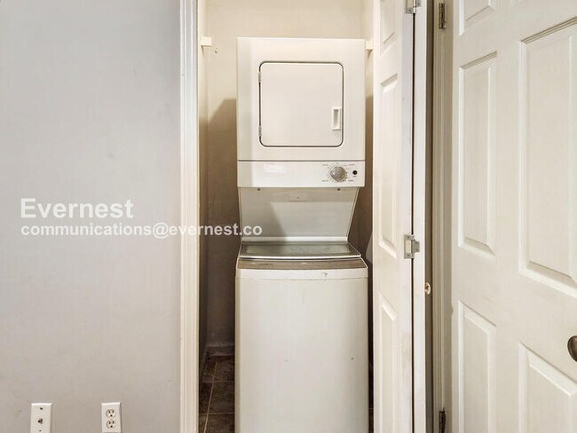 Building Photo - 1942 Cornell Way