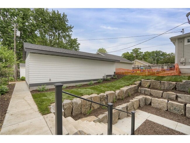 Building Photo - 5337 Drew Ave S