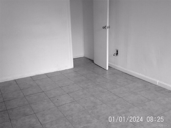 Building Photo - 745 E 83rd St