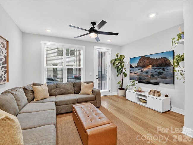 Building Photo - 2024 Terwilliger Trl