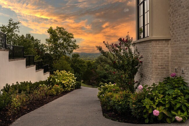 Building Photo - 5014 Mountview Pl